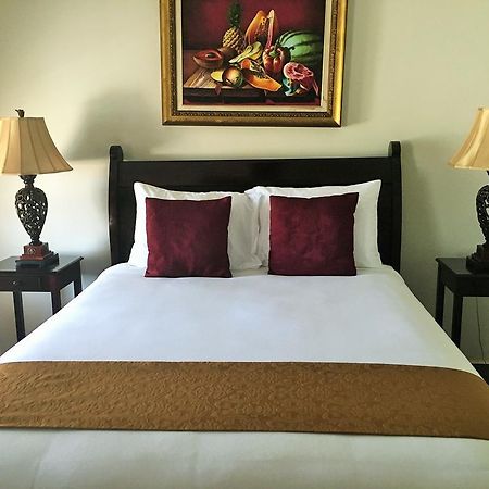Ocean West Boutique Hotel Nassau Exterior photo