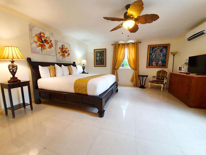 Ocean West Boutique Hotel Nassau Exterior photo