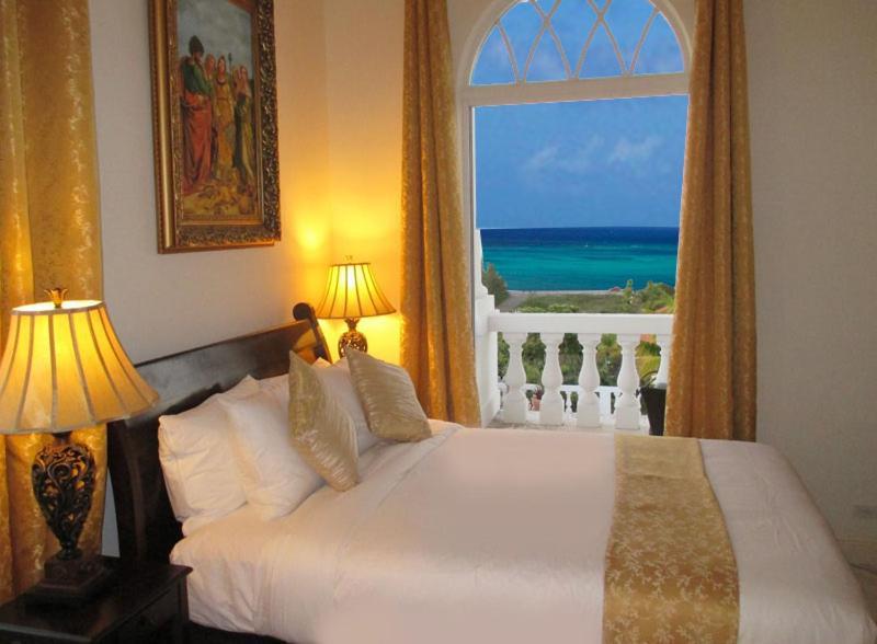 Ocean West Boutique Hotel Nassau Exterior photo