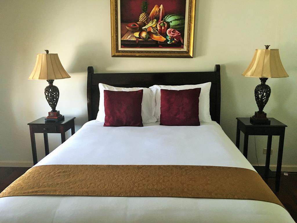 Ocean West Boutique Hotel Nassau Exterior photo